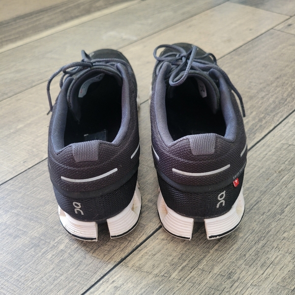 ON Running Cloud 5 Black White Shoes Sneaker Woman's Sz 9.5 - Picture 4 of 11